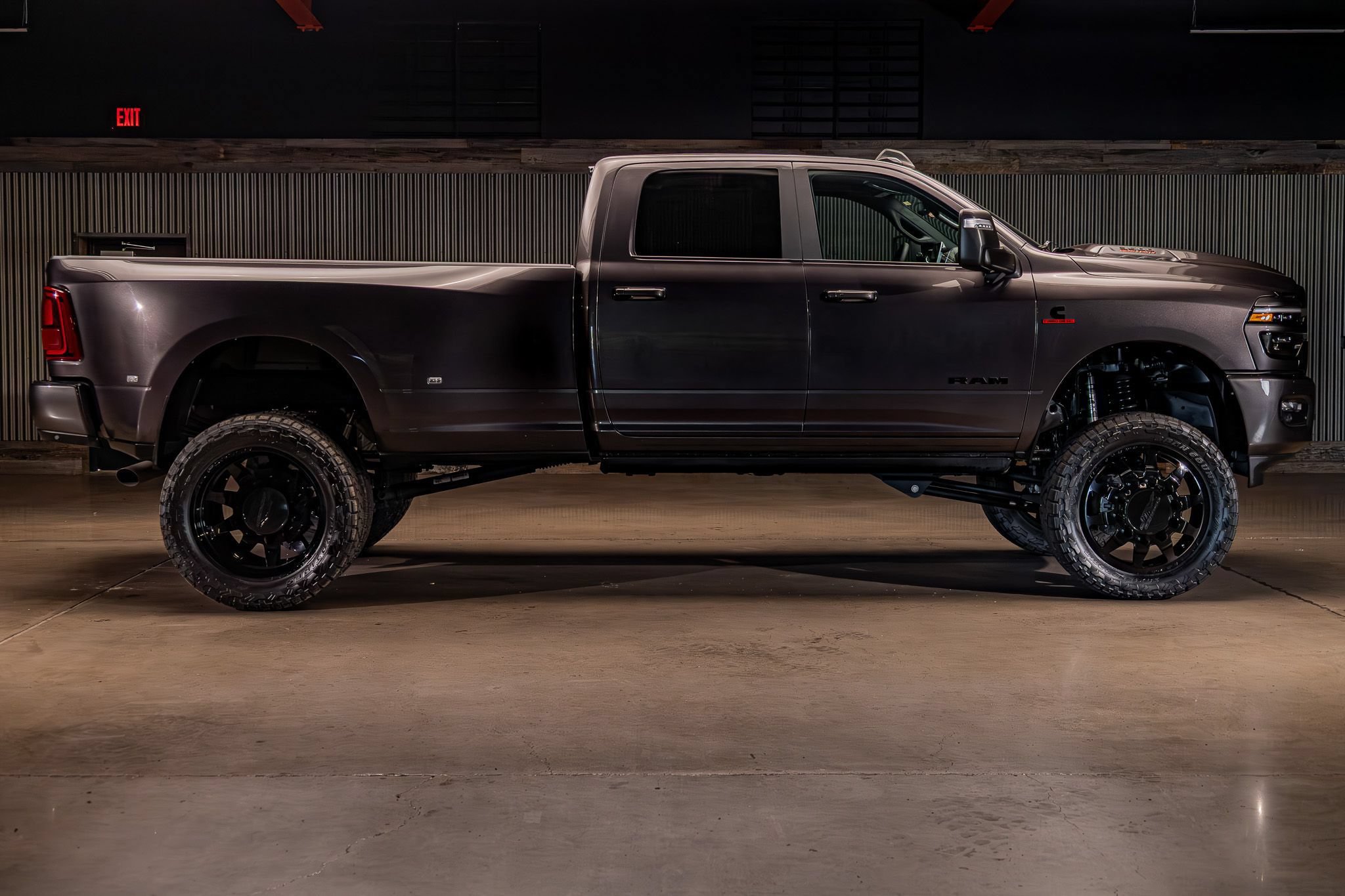 Used 2025 RAM 3500 Laramie AWD/4WD image 11