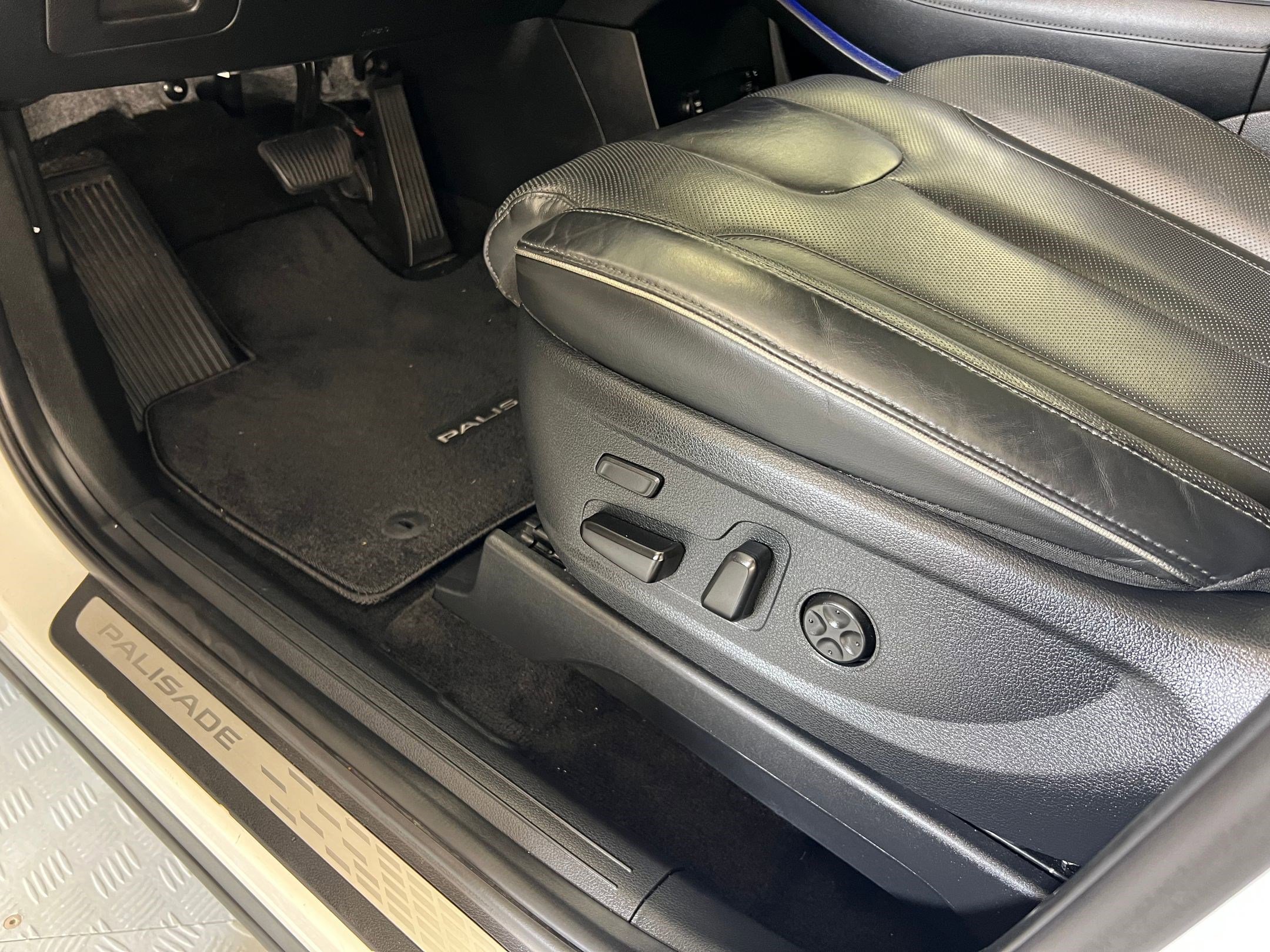 Used 2021 Hyundai Palisade Calligraphy image 13