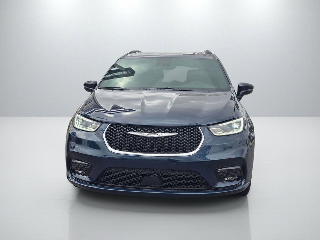 Used 2025 Chrysler Pacifica Limited FWD image 2