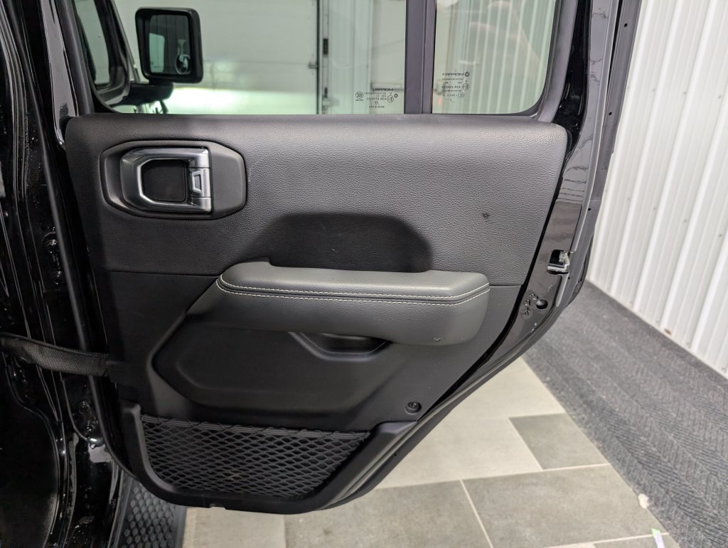 Used 2023 Jeep Wrangler Unlimited Sahara w/ Cold Weather Group AWD/4WD image 25