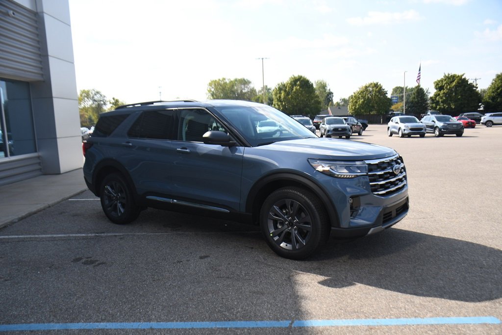 Used 2025 Ford Explorer Active w/ Active Comfort Package image 8
