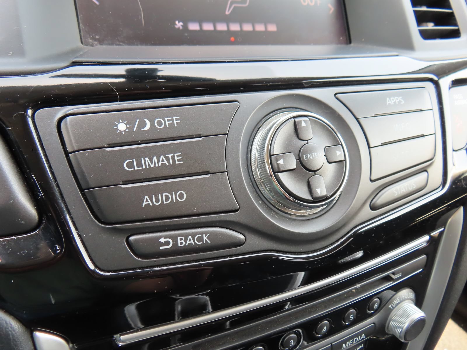 Used 2018 Nissan Pathfinder SV AWD/4WD image 27