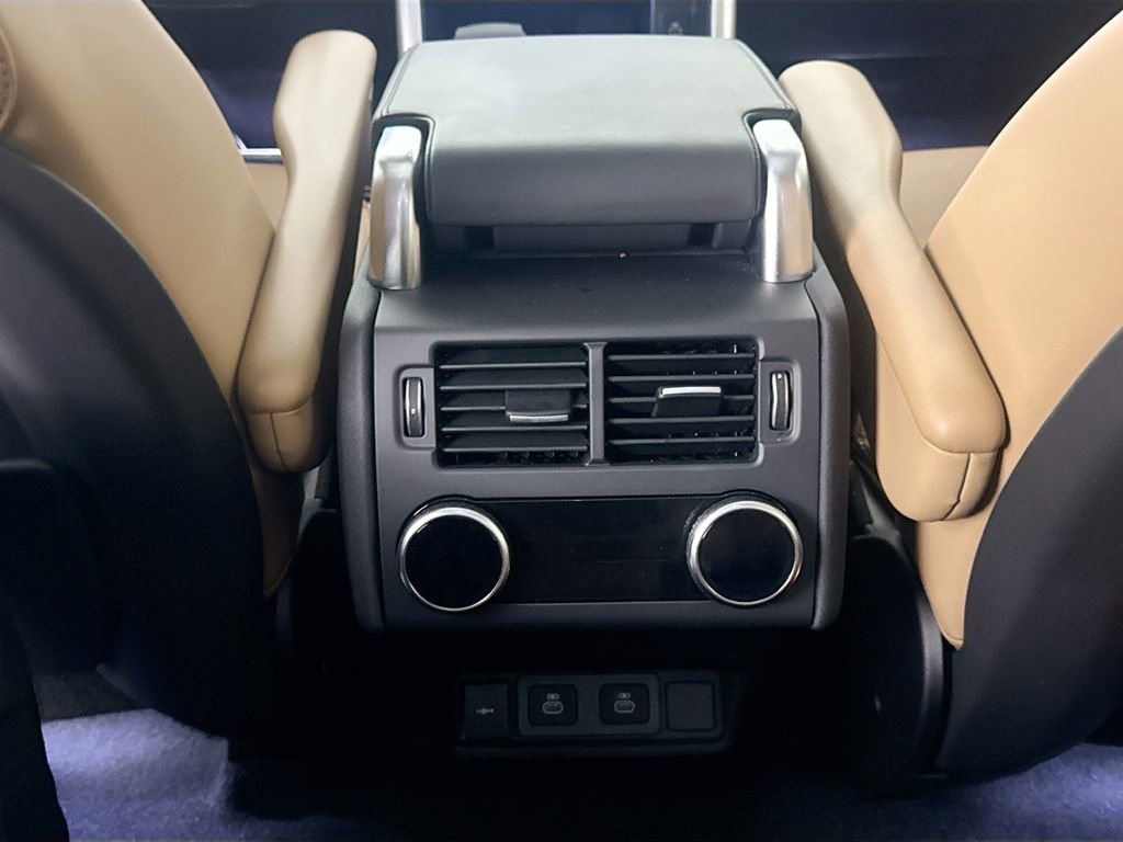 Certified 2025 Land Rover Discovery Metropolitan Edition image 25