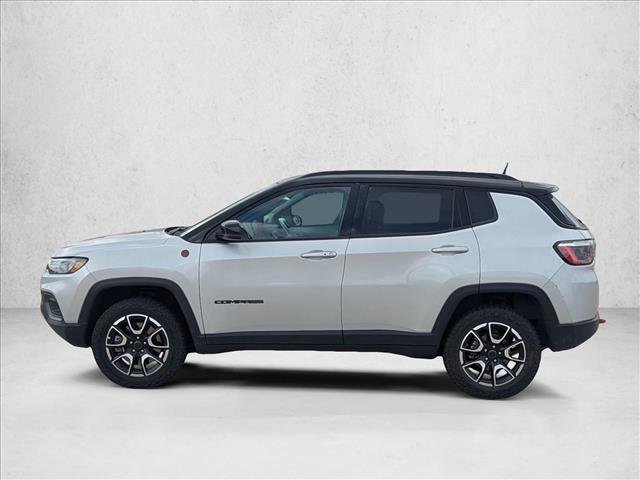 Used 2025 Jeep Compass Trailhawk image 8
