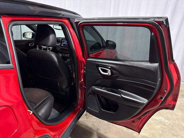 Used 2023 Jeep Compass Trailhawk w/ Trailhawk Convenience Group AWD/4WD image 31