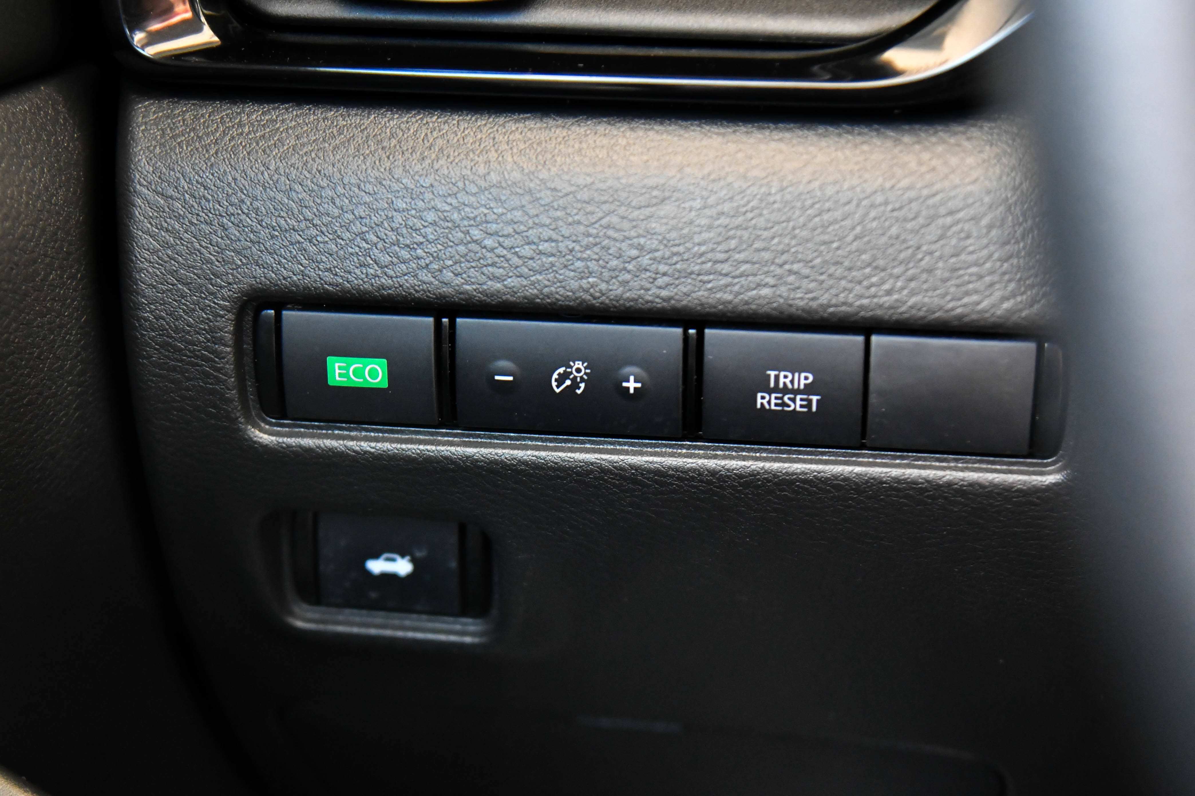 Used 2025 Nissan Sentra SV FWD image 28