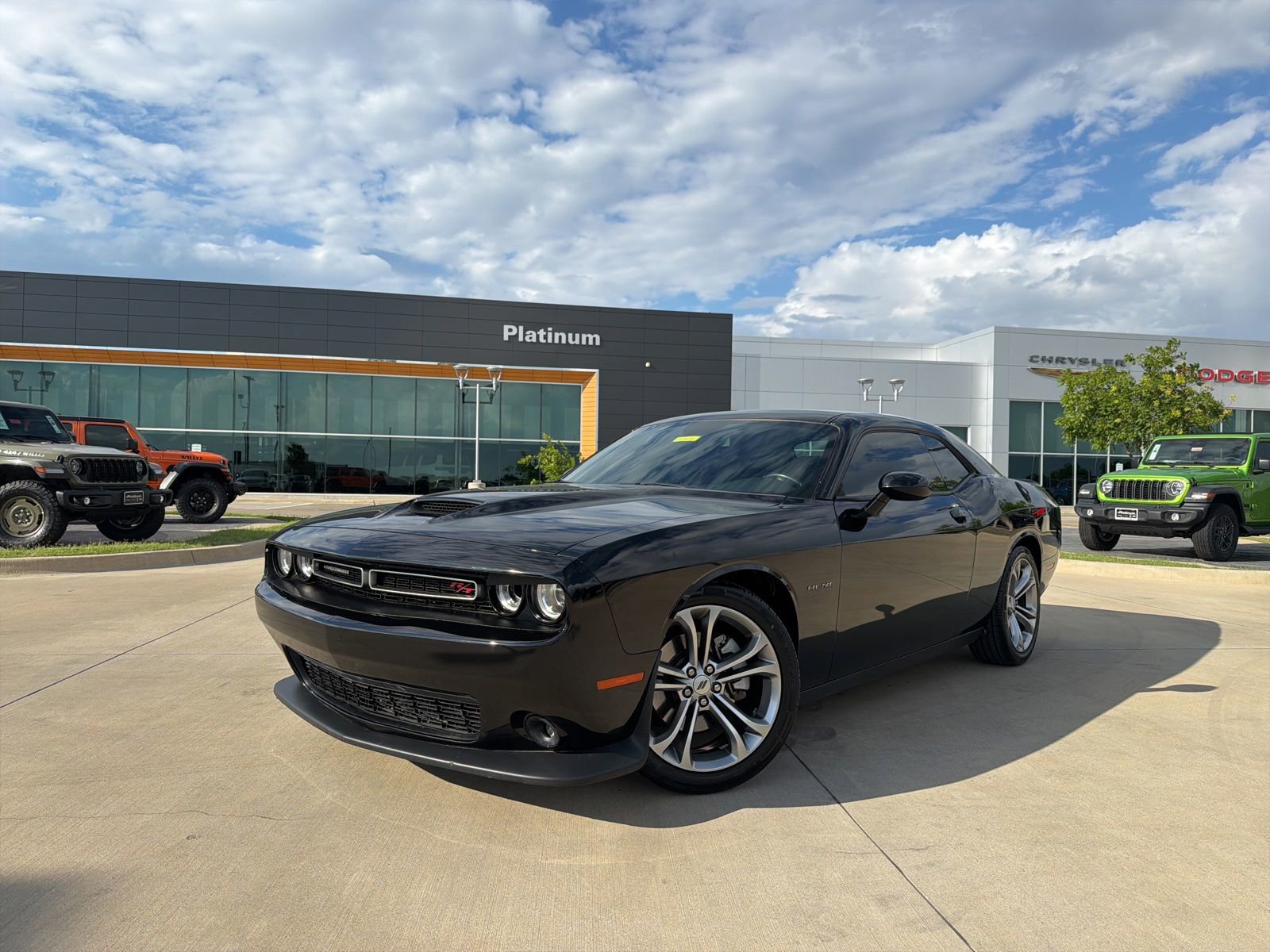 Used 2022 Dodge Challenger R/T RWD video 1