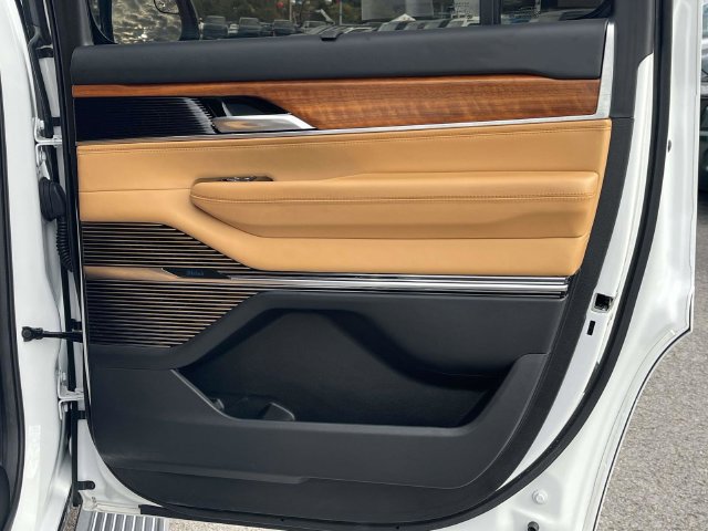 Used 2023 Jeep Grand Wagoneer Series III AWD/4WD image 26