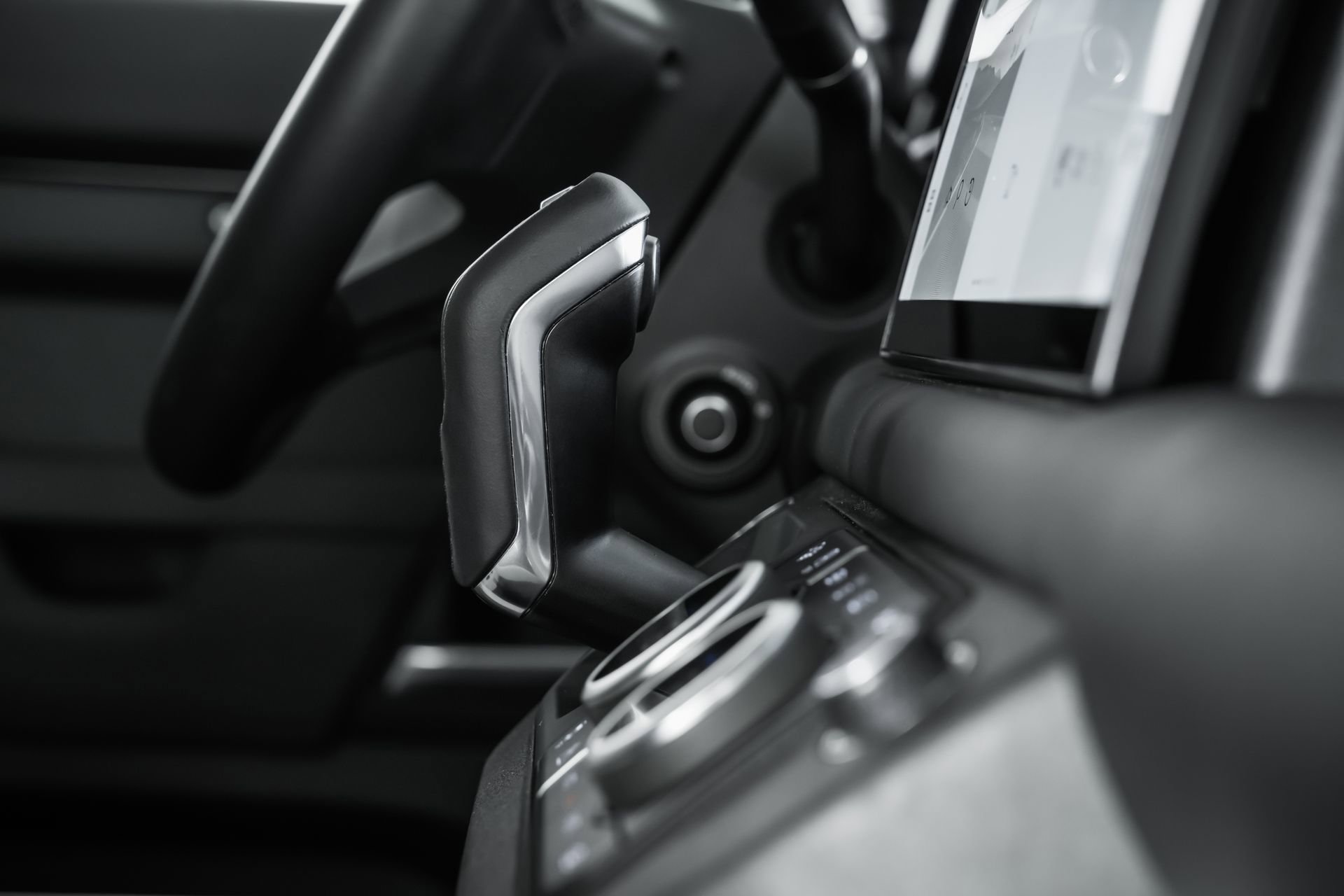 Used 2025 Land Rover Defender 110 S image 92