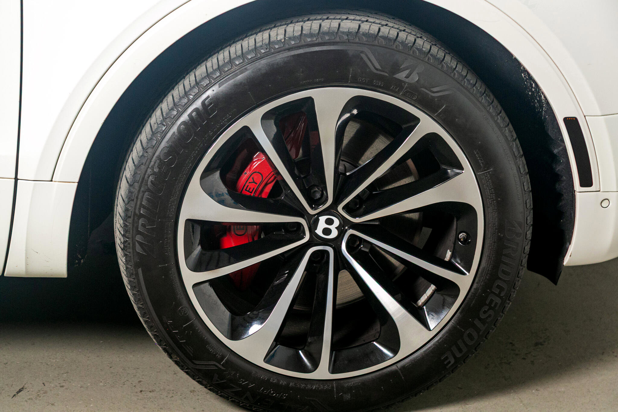 Used 2017 Bentley Bentayga image 20