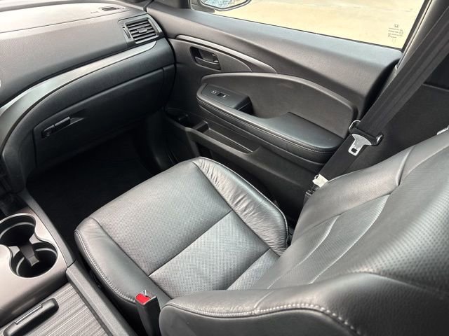 Used 2023 Honda Passport EX-L image 16