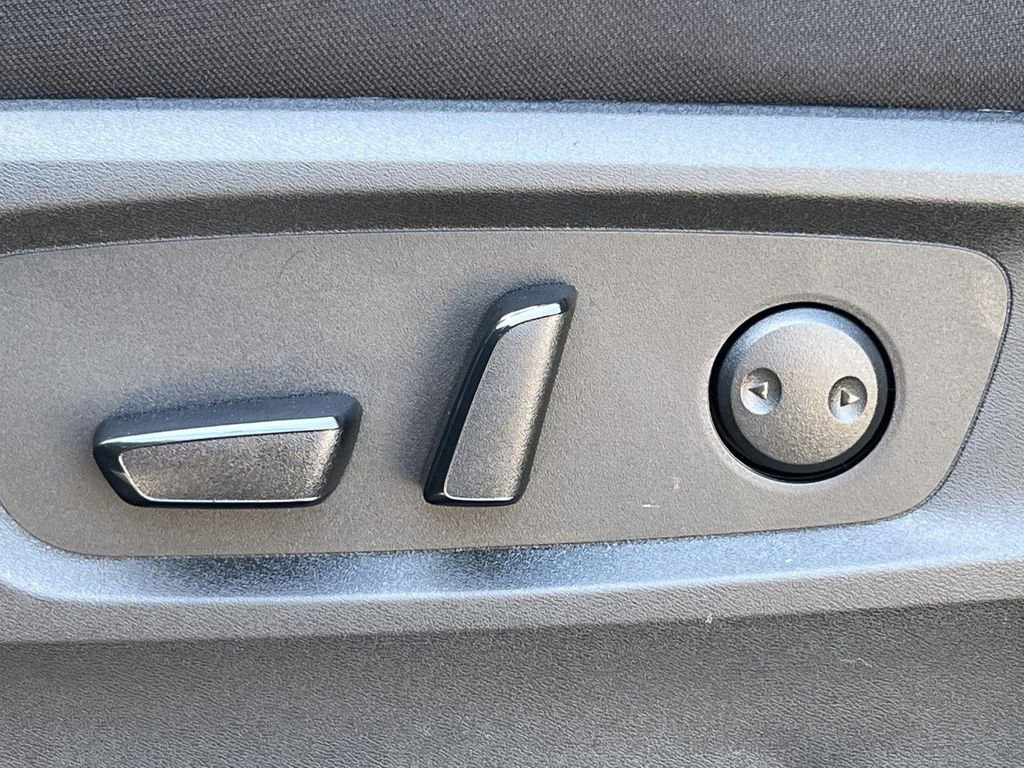 New 2025 Nissan Pathfinder SV w/ SV Premium Package image 26