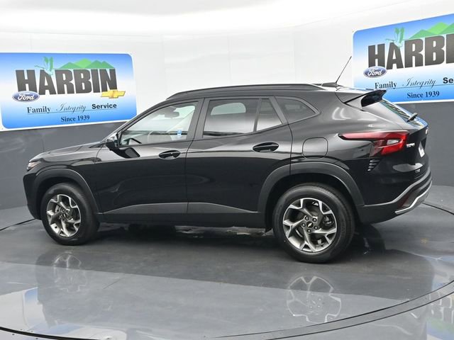 Used 2025 Chevrolet Trax LT w/ LT Convenience Package image 3