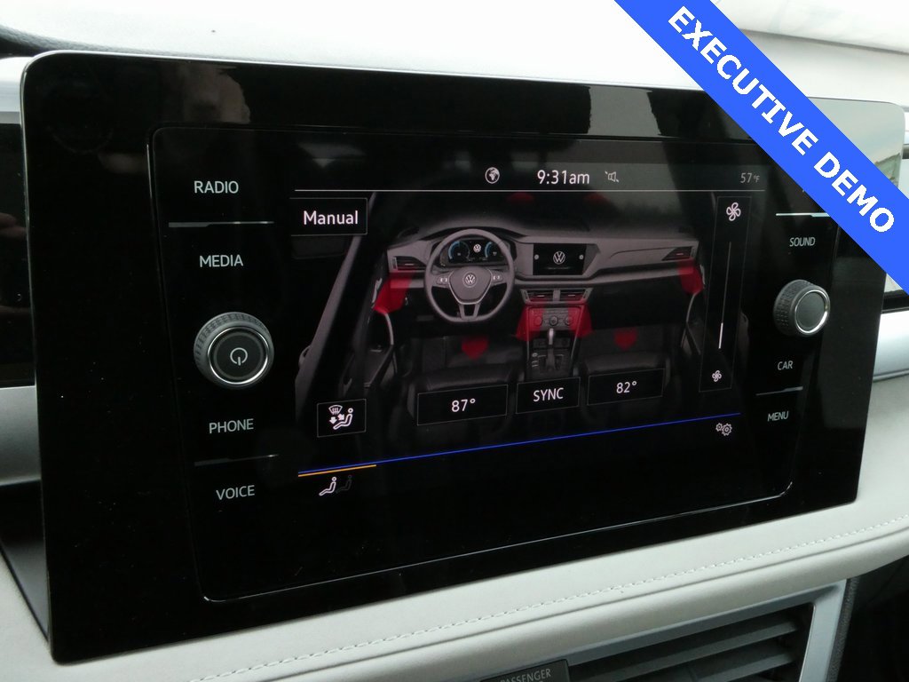 Certified 2025 Volkswagen Taos SE image 7