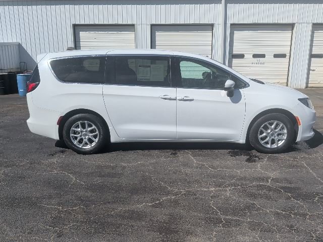 Used 2023 Chrysler Voyager LX image 6