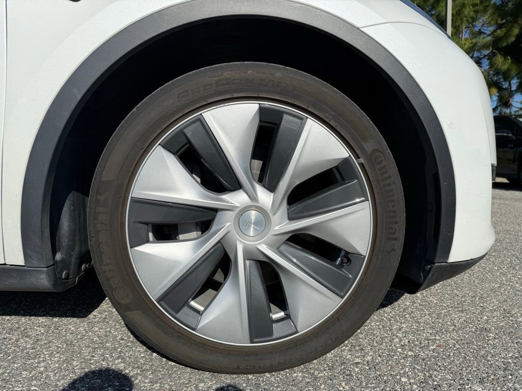 Used 2022 Tesla Model Y Long Range image 7
