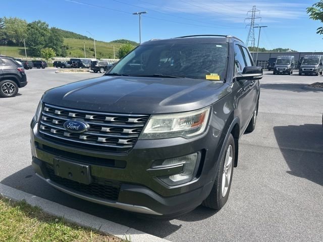 Used 2017 Ford Explorer XLT AWD/4WD image 27