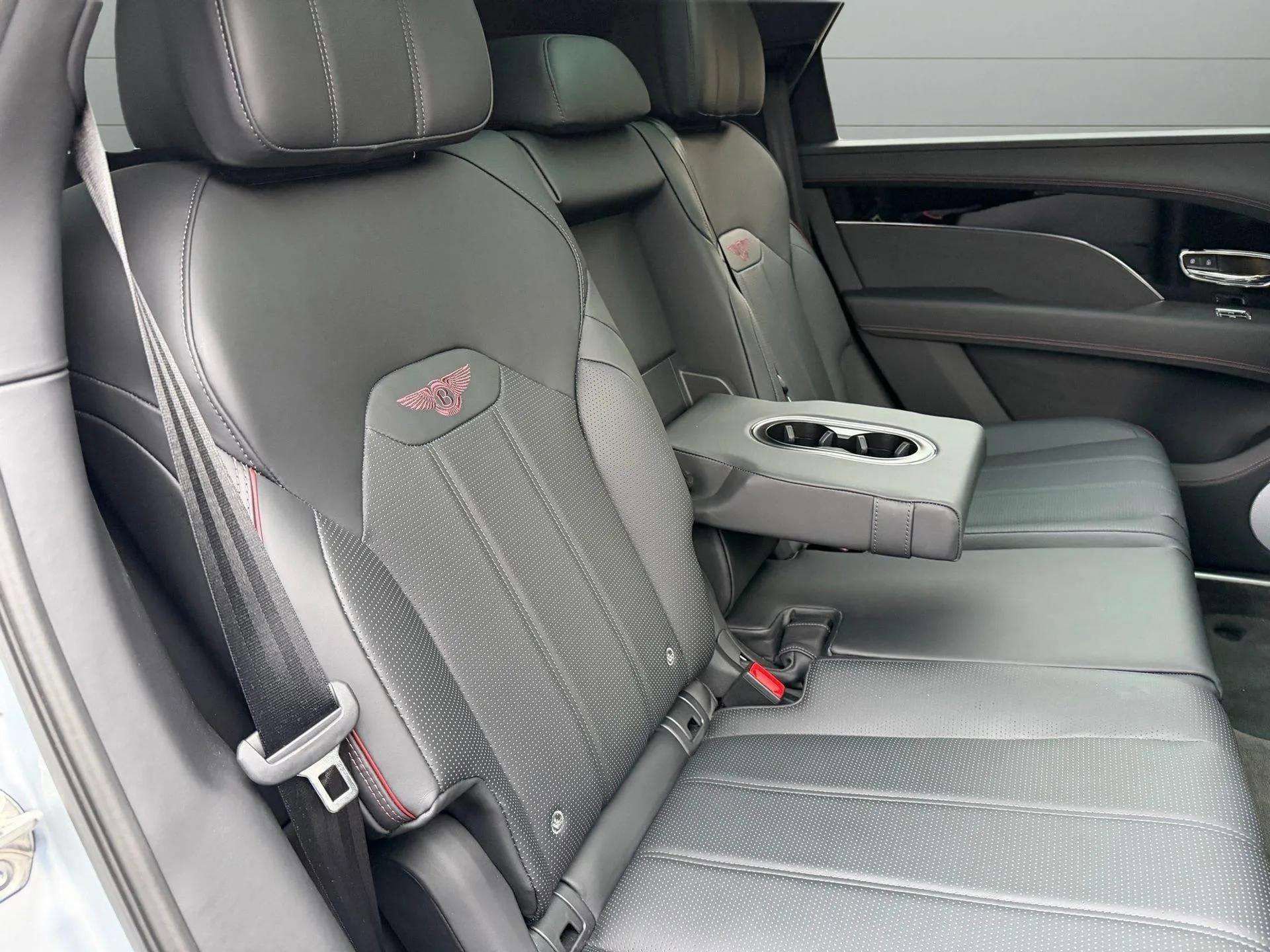 Used 2024 Bentley Bentayga Extended Wheelbase image 25