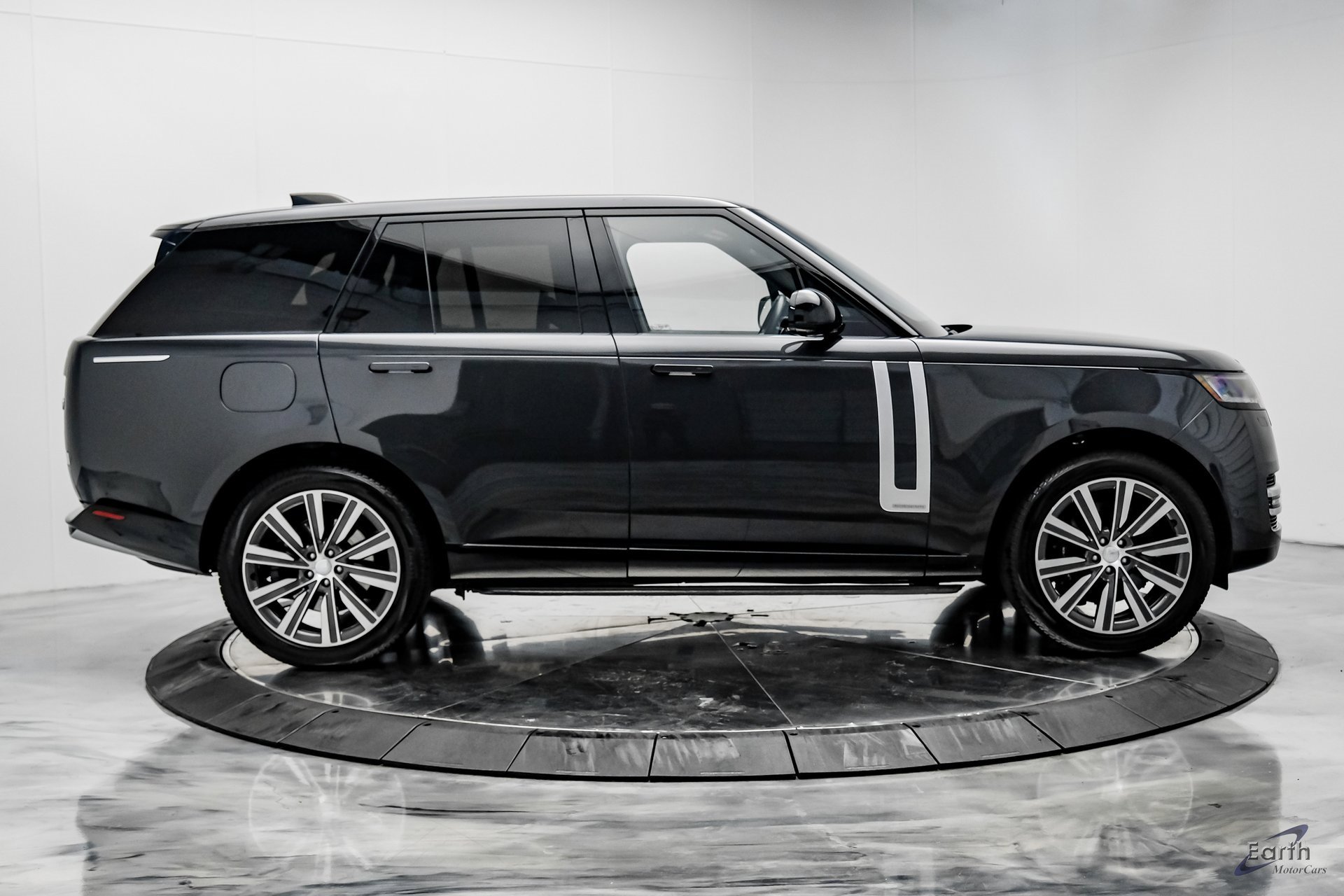 Used 2023 Land Rover Range Rover Autobiography image 16