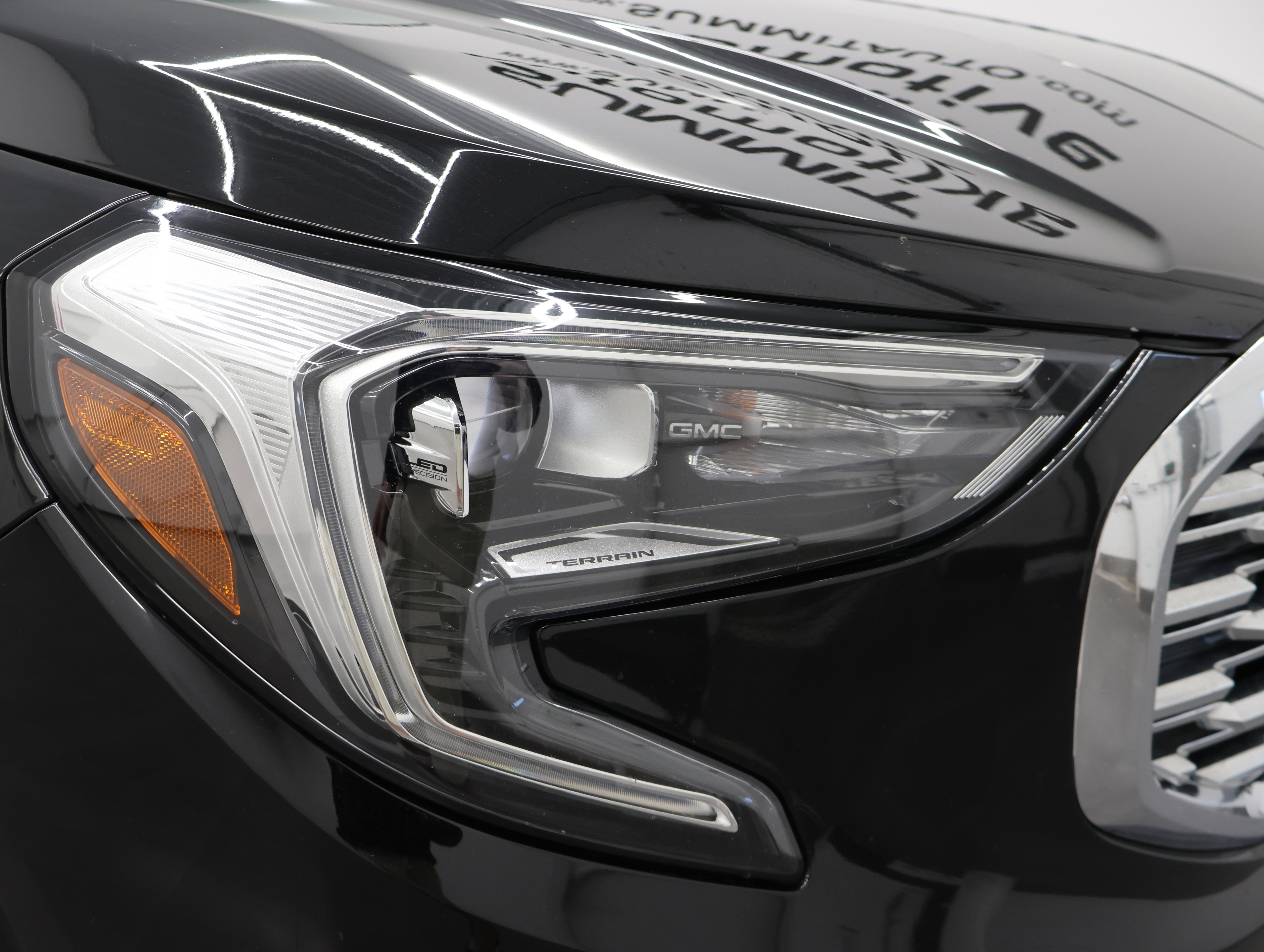 Used 2018 GMC Terrain Denali w/ Comfort Package AWD/4WD image 23