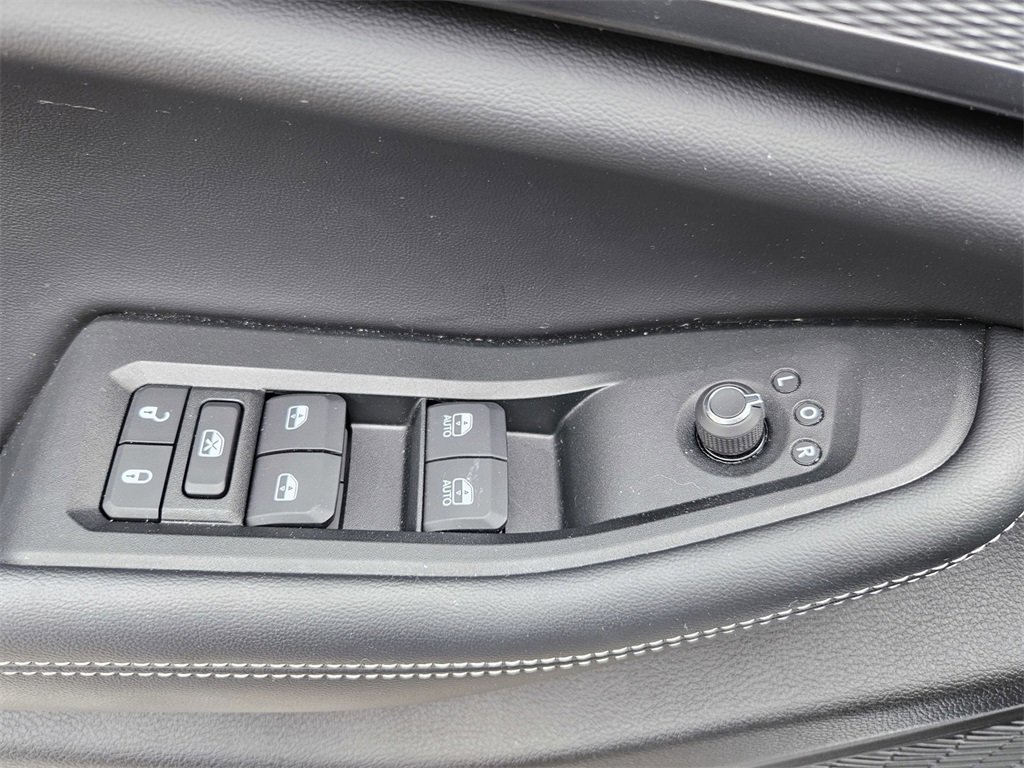 Used 2024 Jeep Grand Cherokee Altitude image 11