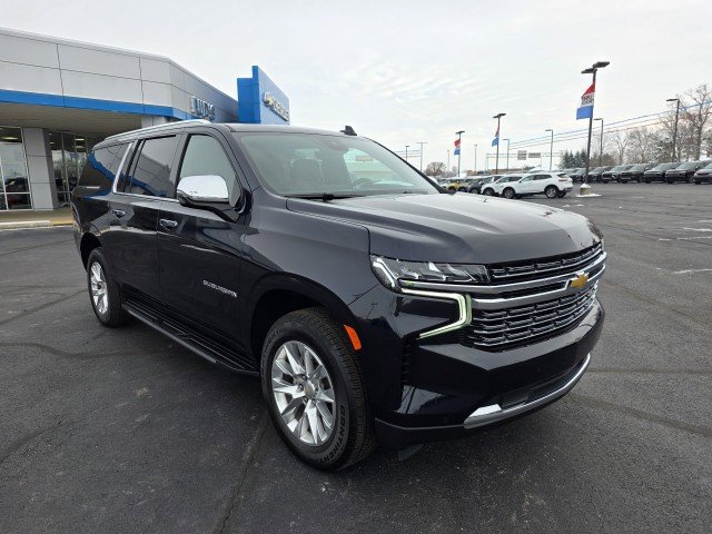 Used 2024 Chevrolet Suburban Premier w/ Premium Package AWD/4WD image 31