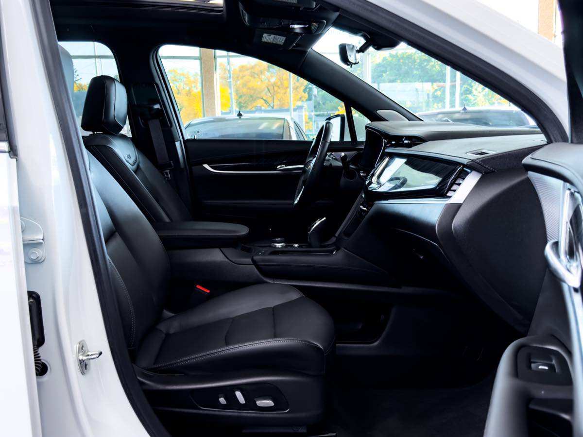 Used 2024 Cadillac XT6 Premium Luxury w/ Technology Package image 34