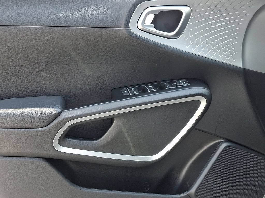 Used 2023 Kia Soul LX w/ Option Group 015 FWD image 14