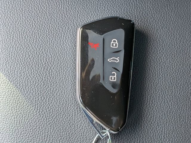 Used 2024 Volkswagen Golf R image 32