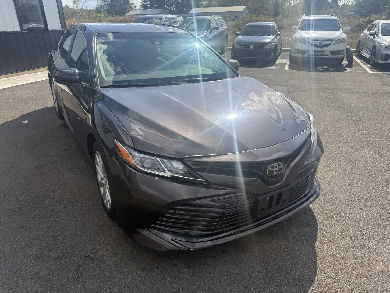 Used 2018 Toyota Camry LE image 4