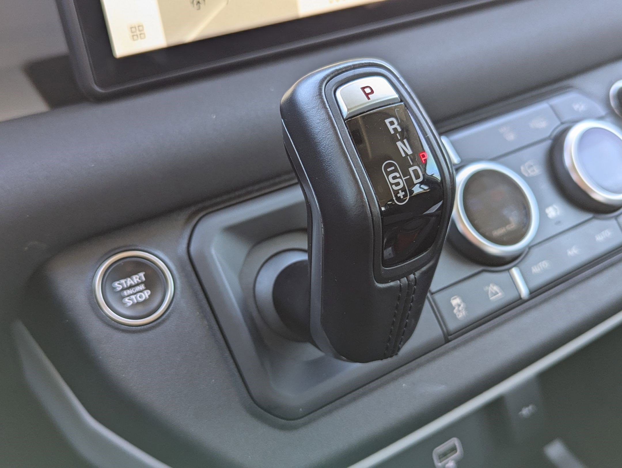 Used 2023 Land Rover Defender 110 image 15