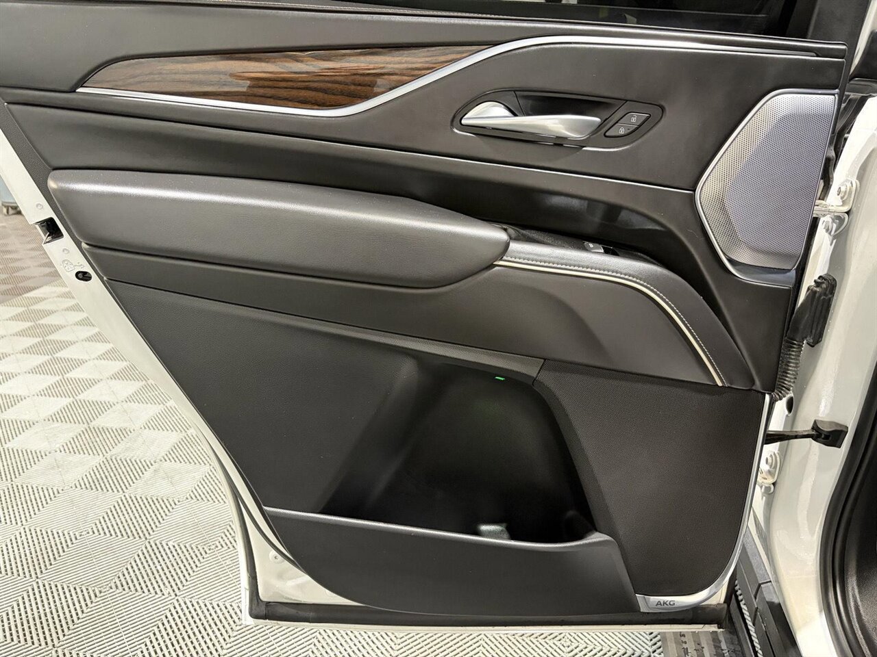 Used 2022 Cadillac Escalade Sport Platinum w/ Heavy-Duty Trailer Package image 19