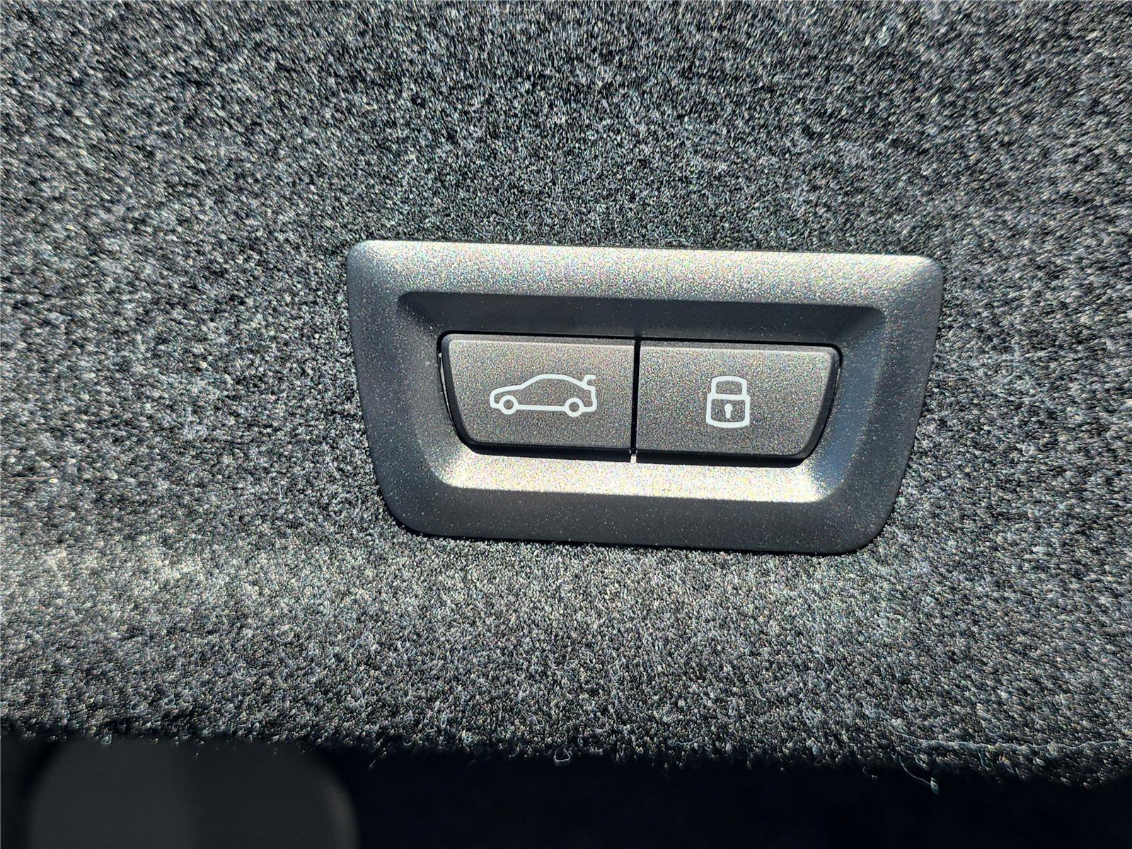 Used 2025 BMW 330i Sedan RWD image 9