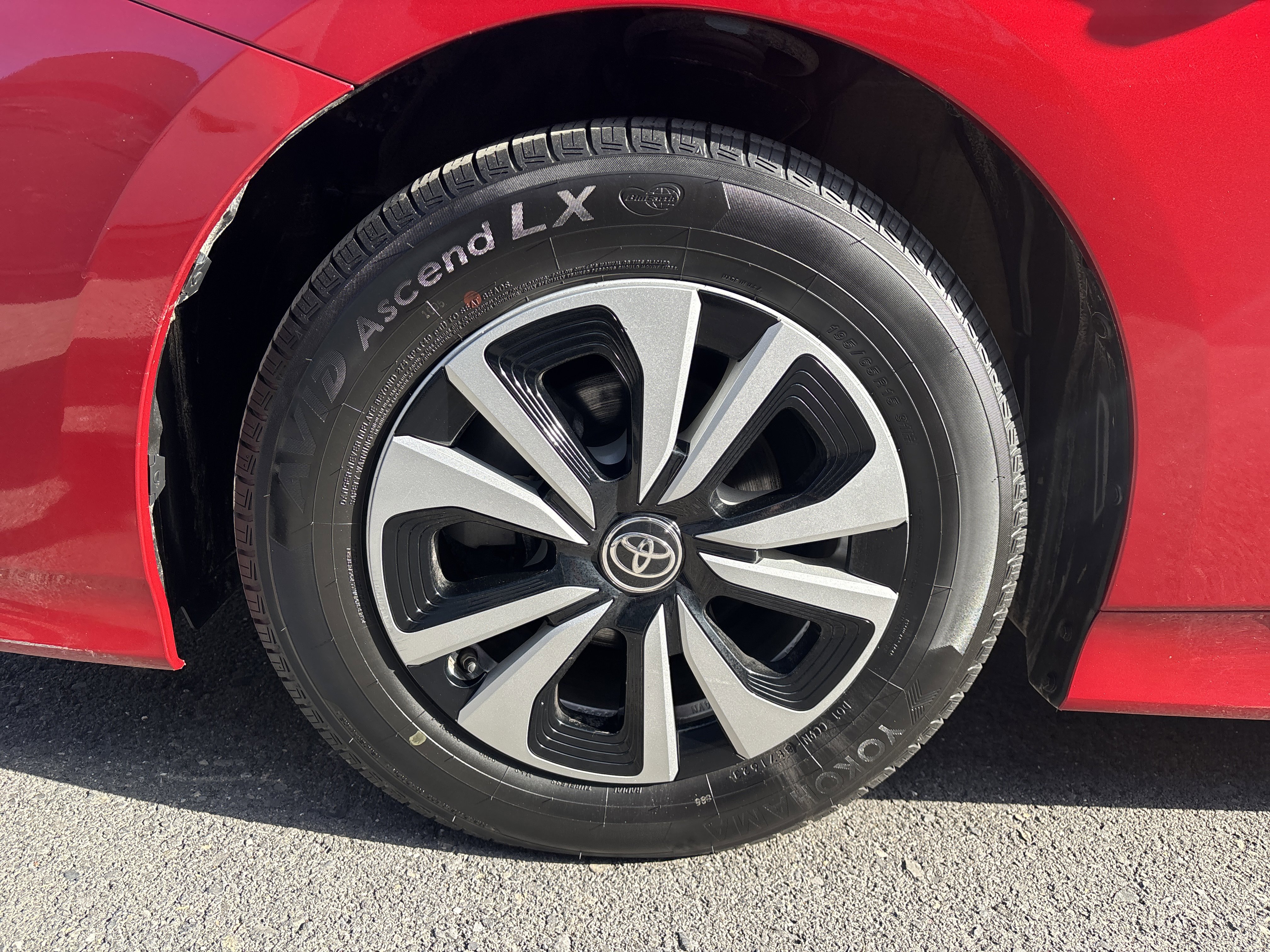 Used 2018 Toyota Prius Prime Premium image 11