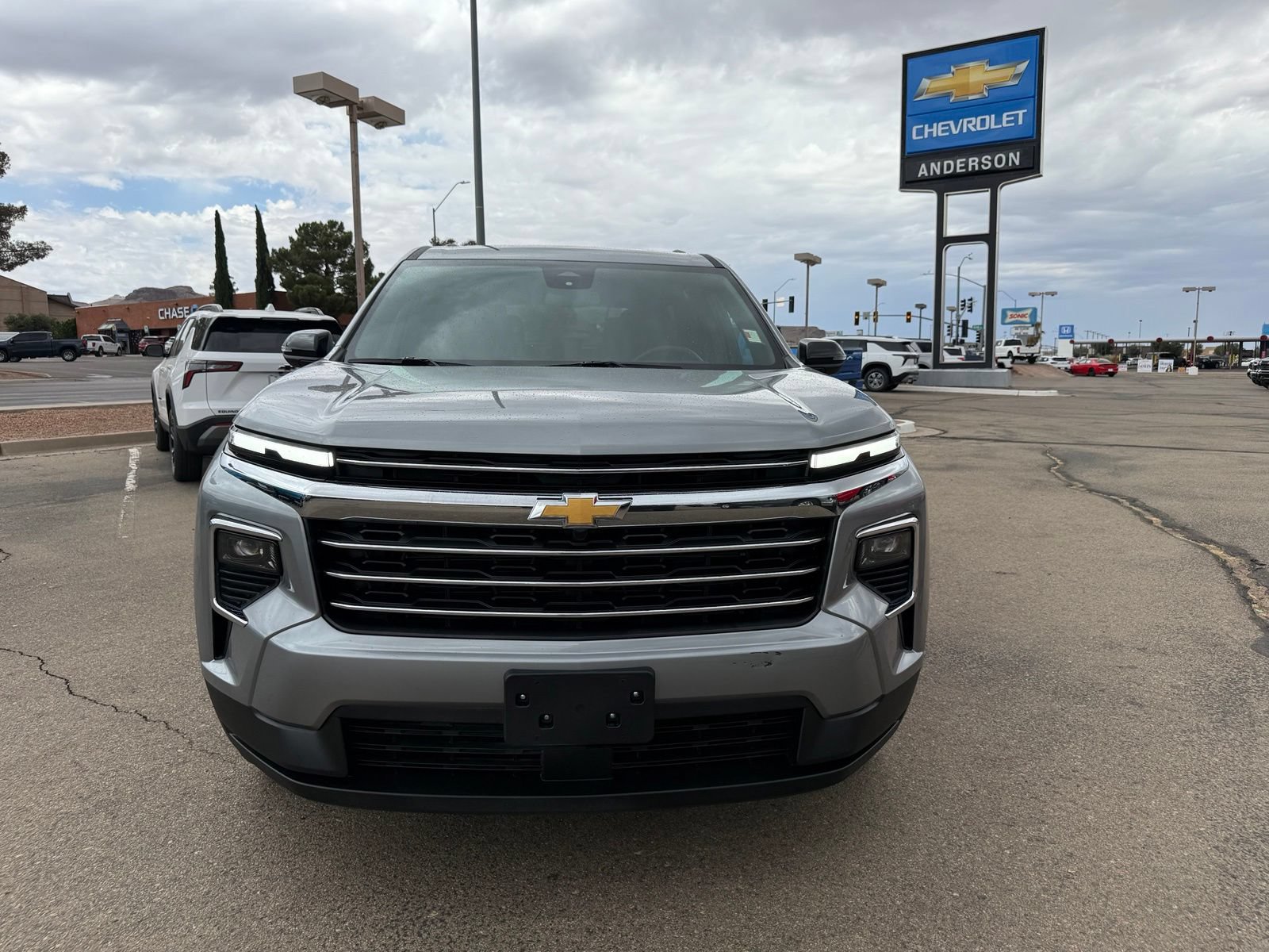 Certified 2025 Chevrolet Traverse LT FWD image 2