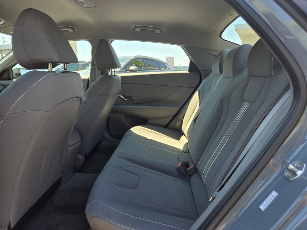 Used 2023 Hyundai Elantra SEL w/ Convenience Package FWD image 16