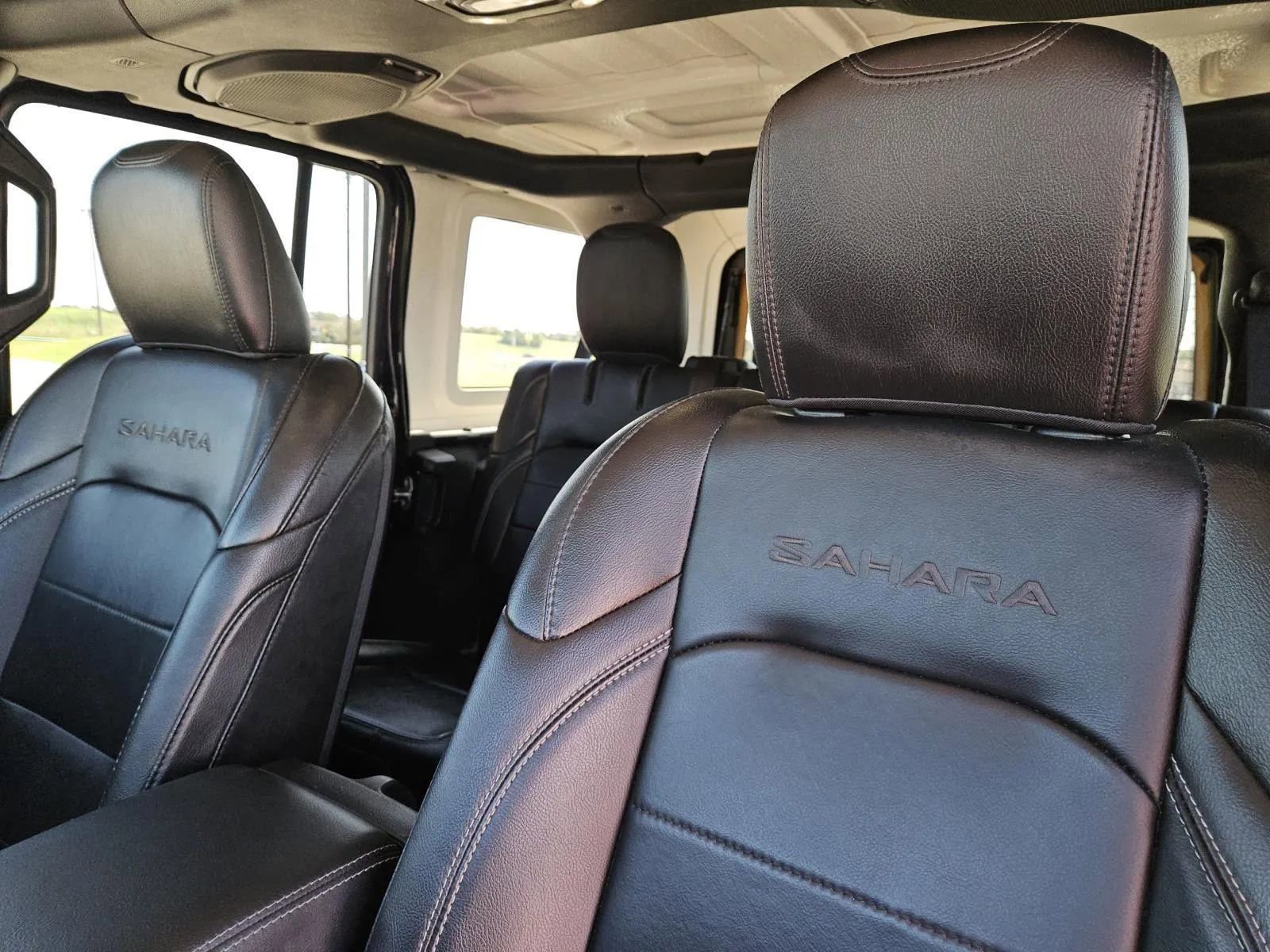 Used 2023 Jeep Wrangler Sahara image 27