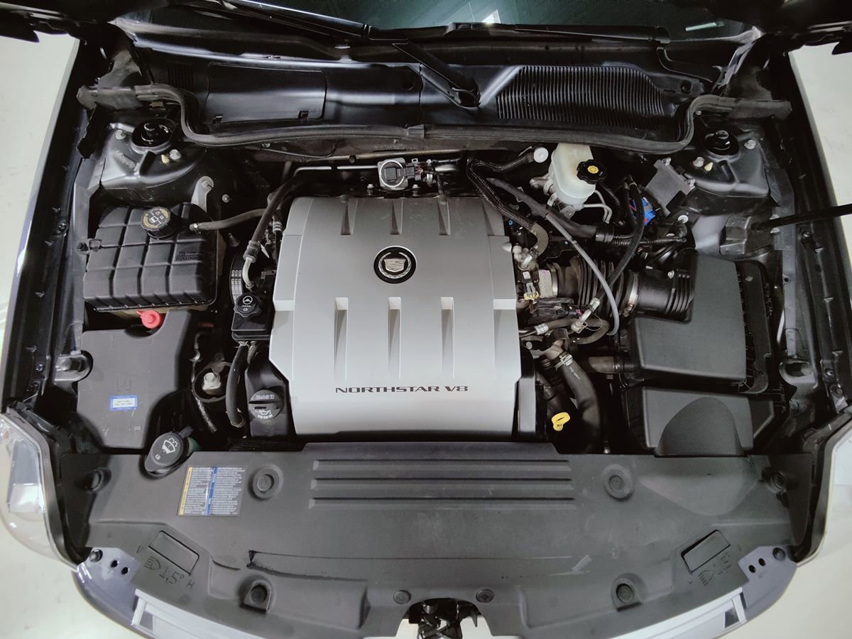 Used 2009 Cadillac DTS w/ Trunk Convenience Package FWD image 4