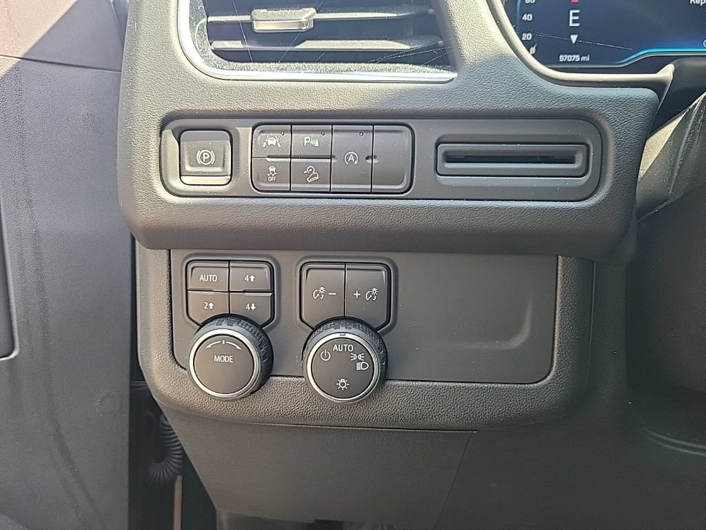 Used 2023 Chevrolet Suburban Premier AWD/4WD image 34