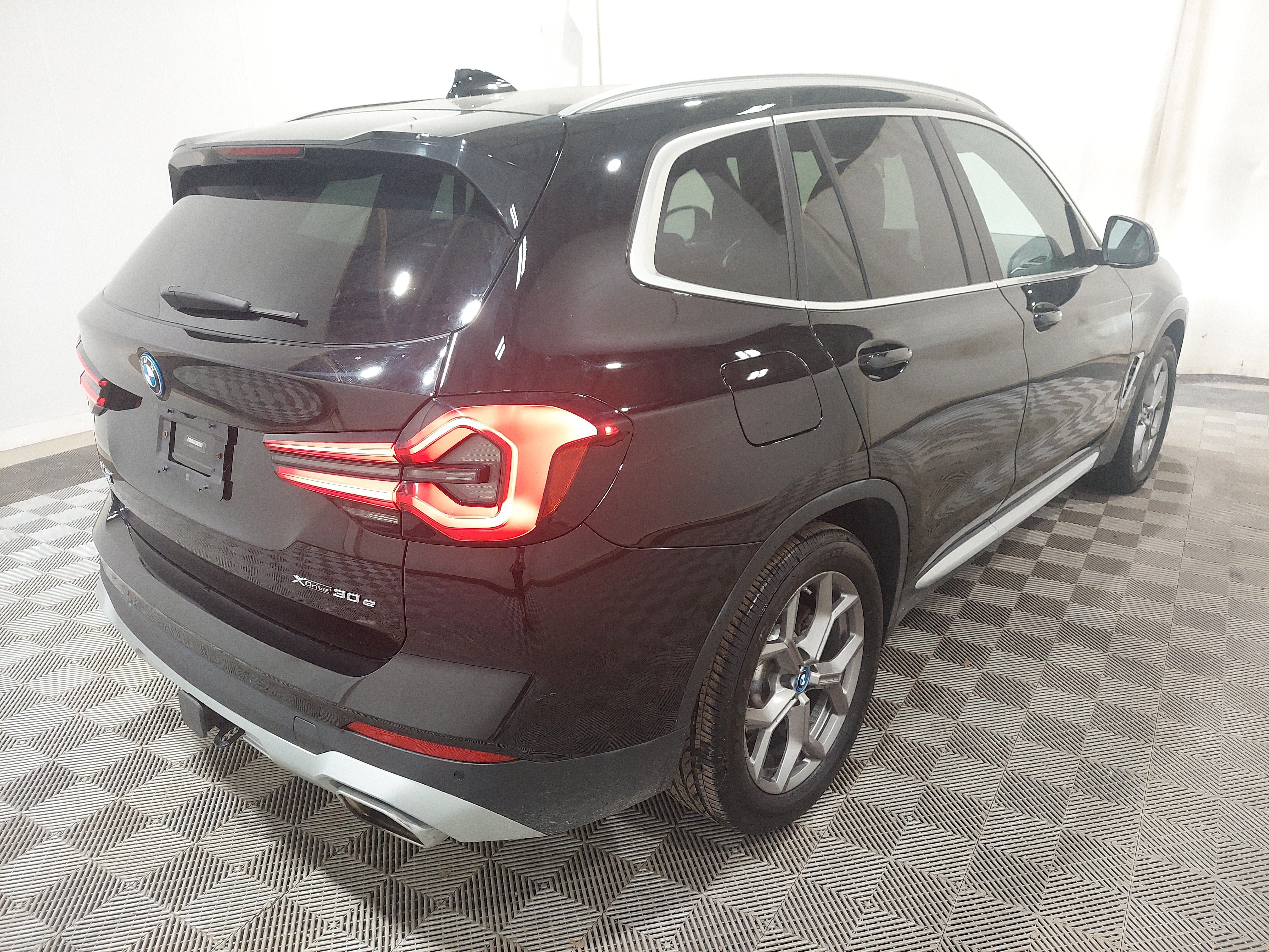 Used 2023 BMW X3 xDrive30e AWD/4WD image 3
