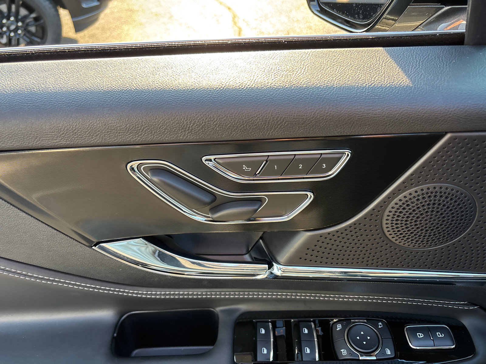 New 2025 Lincoln Corsair AWD image 12