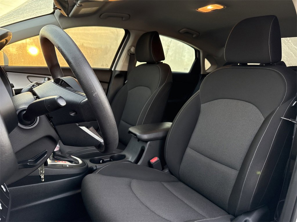 Used 2022 Kia Forte LXS w/ LXS Technology Package image 17
