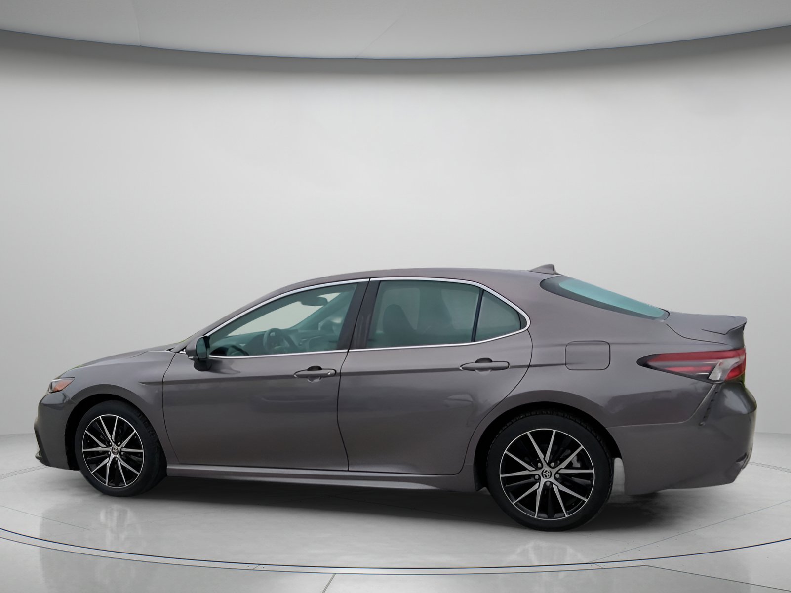 Used 2022 Toyota Camry SE w/ Carpet Mat Package (TMS) image 14