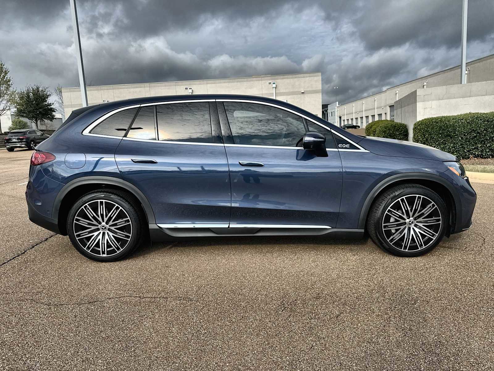 Used 2024 Mercedes-Benz EQE 350+ SUV w/ AMG Line Exterior Package image 10