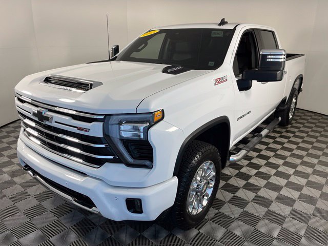 Used 2025 Chevrolet Silverado 2500 LT w/ Z71 Chrome Sport Edition AWD/4WD image 3