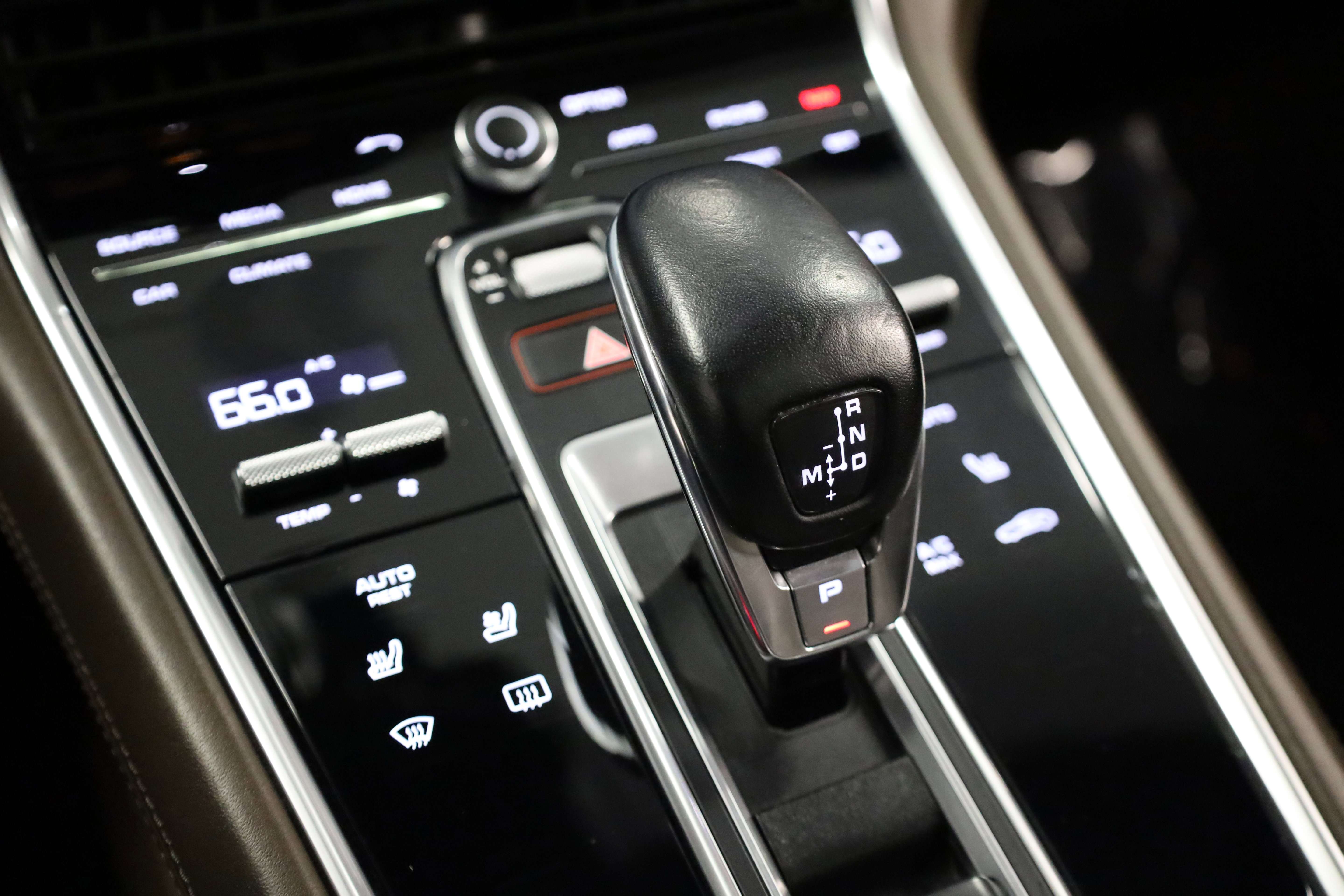 Used 2018 Porsche Panamera 4S image 33