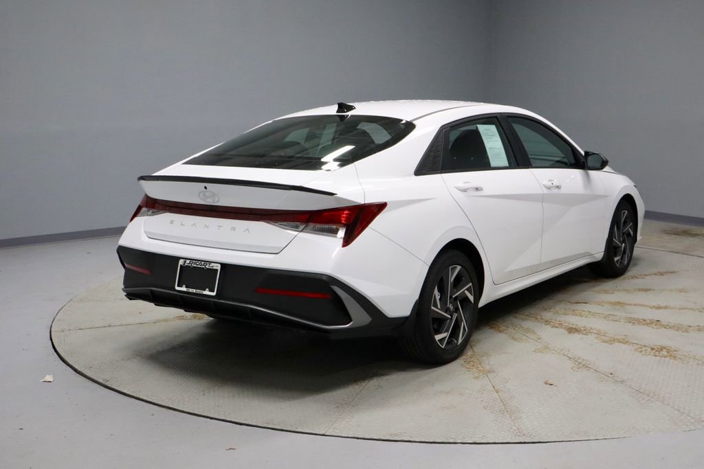 Certified 2025 Hyundai Elantra Sport image 11
