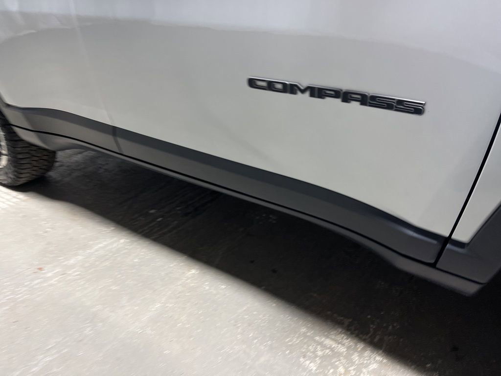Used 2025 Jeep Compass Trailhawk image 9