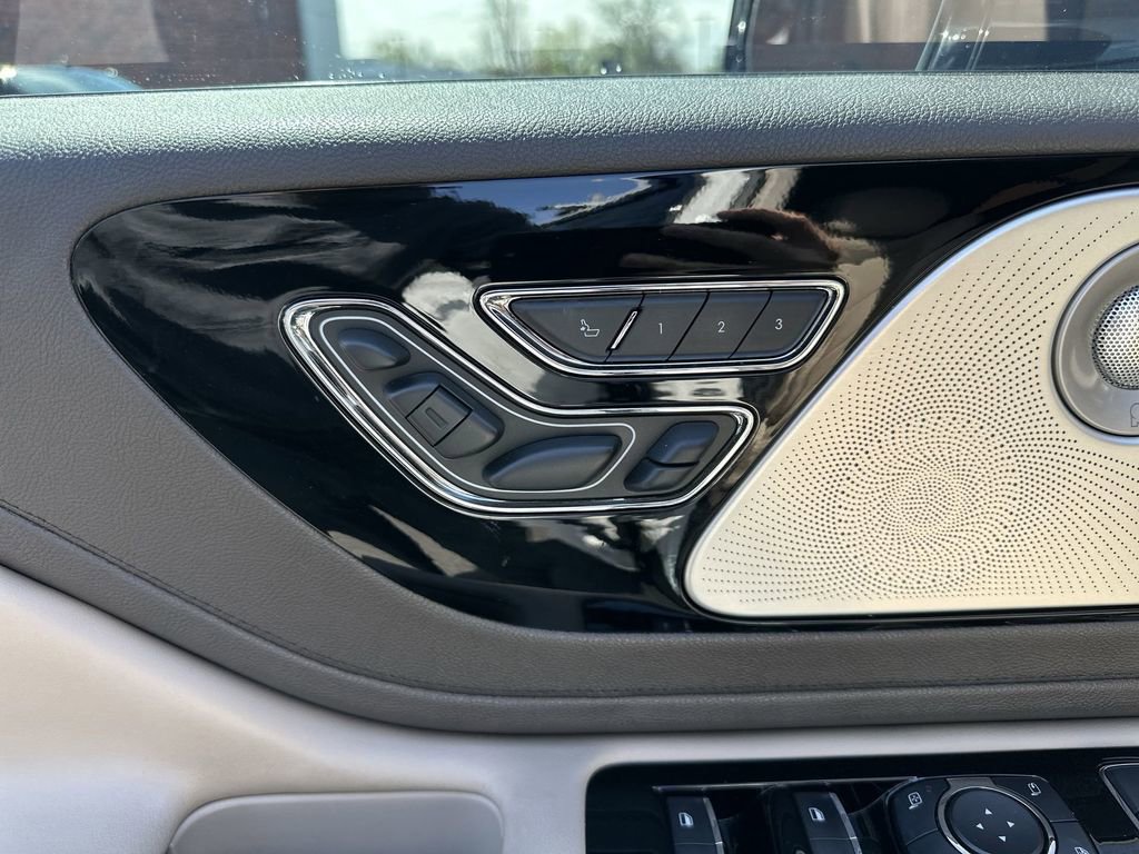 Used 2022 Lincoln Aviator Grand Touring w/ Equipment Group 301A AWD/4WD image 14