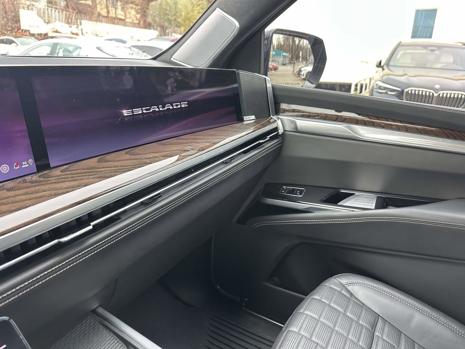 Used 2025 Cadillac Escalade Sport Platinum w/ LPO, ONYX Package image 28